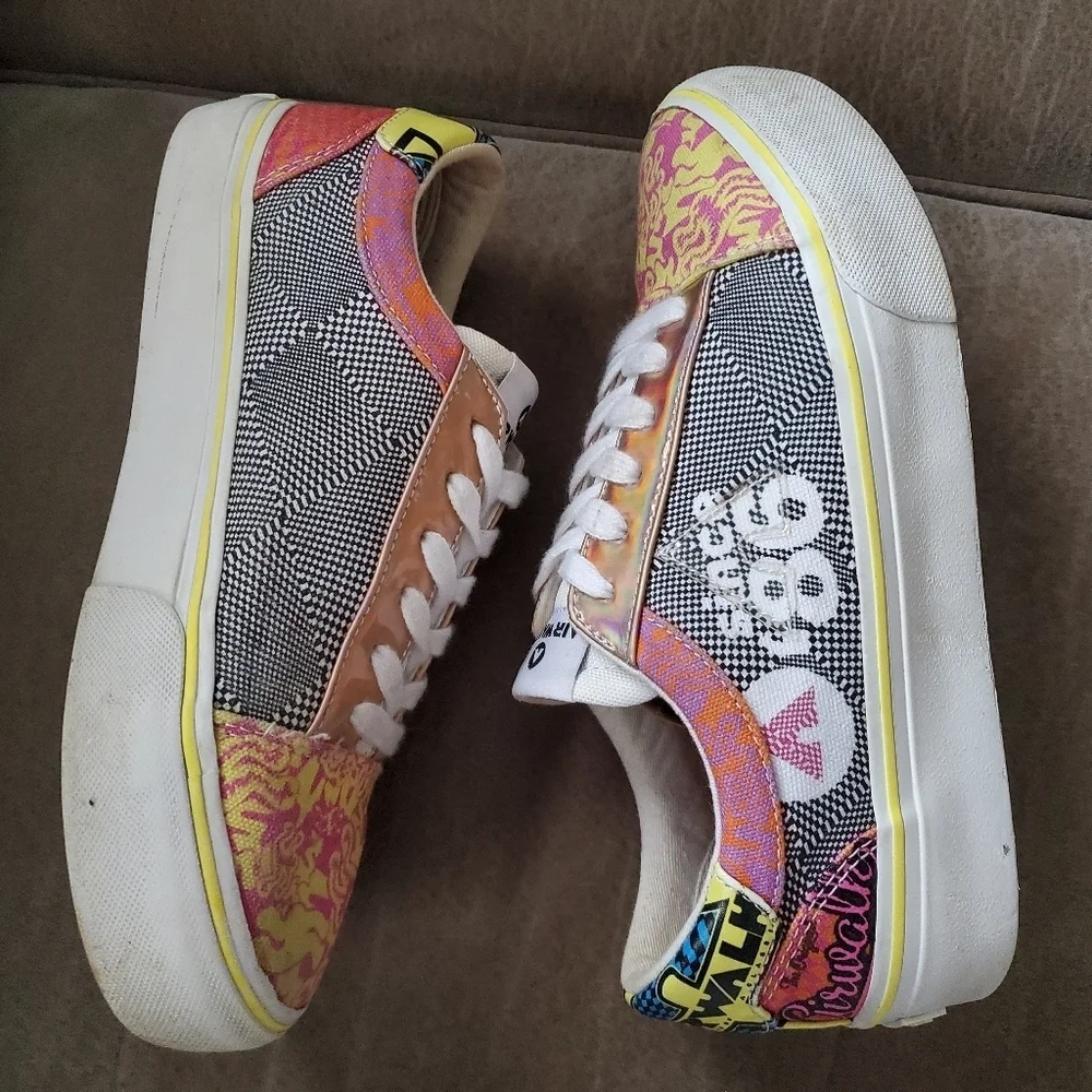 Airwalk Womens Alya Sneakers, Multi colored graphic design, Size 8m